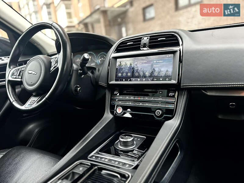 Позашляховик / Кросовер Jaguar F-Pace 2016 в Житомирі