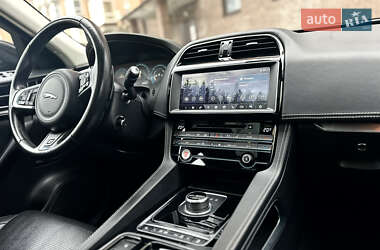 Внедорожник / Кроссовер Jaguar F-Pace 2016 в 