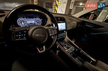 Внедорожник / Кроссовер Jaguar F-Pace 2018 в 