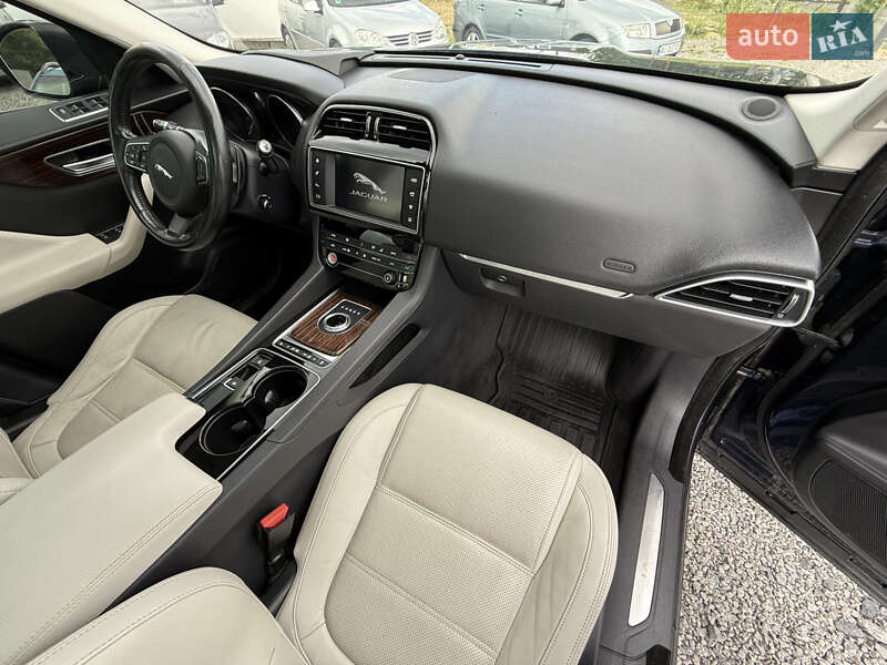 Позашляховик / Кросовер Jaguar F-Pace 2016 в Умані
