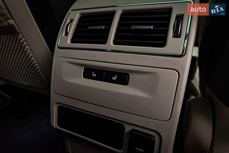 Внедорожник / Кроссовер Jaguar F-Pace 2021 в Киеве