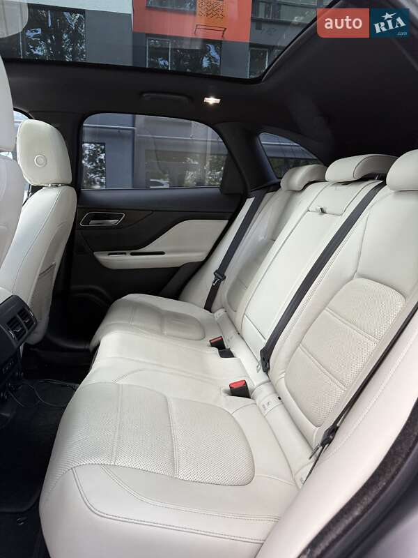 Внедорожник / Кроссовер Jaguar F-Pace 2016 в Чернигове