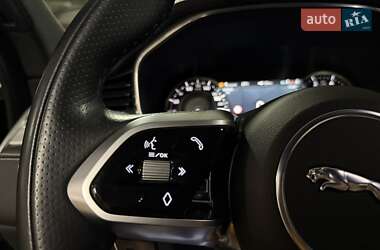 Внедорожник / Кроссовер Jaguar F-Pace 2021 в 