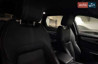 Внедорожник / Кроссовер Jaguar F-Pace 2021 в 