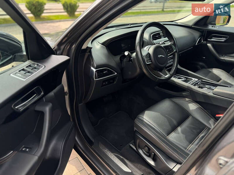 Позашляховик / Кросовер Jaguar F-Pace 2018 в Івано-Франківську