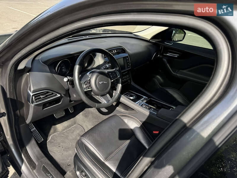 Позашляховик / Кросовер Jaguar F-Pace 2017 в Києві