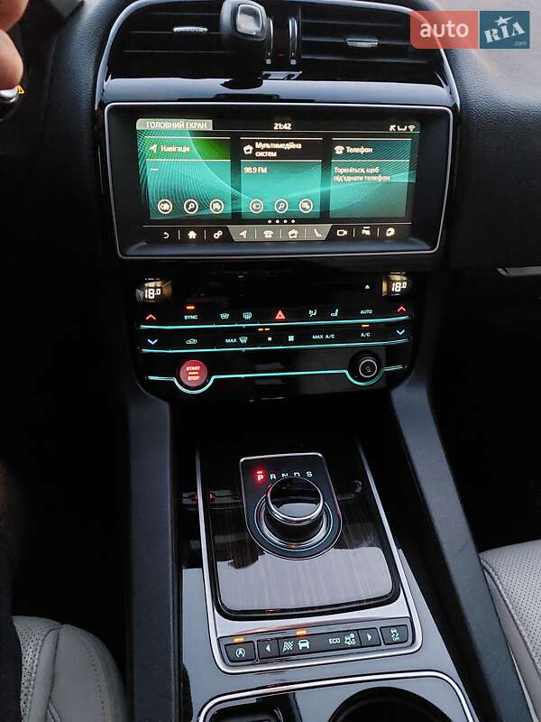 Внедорожник / Кроссовер Jaguar F-Pace 2016 в Звягеле