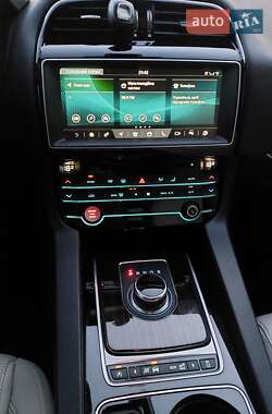Позашляховик / Кросовер Jaguar F-Pace 2016 в 