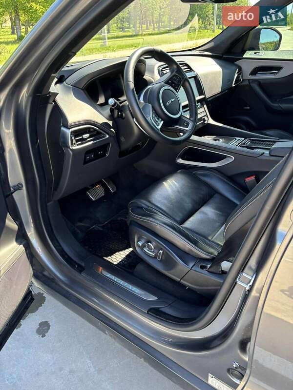 Позашляховик / Кросовер Jaguar F-Pace 2019 в Дніпрі