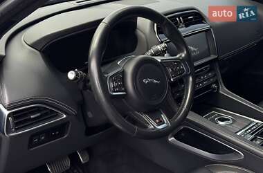 Внедорожник / Кроссовер Jaguar F-Pace 2016 в 