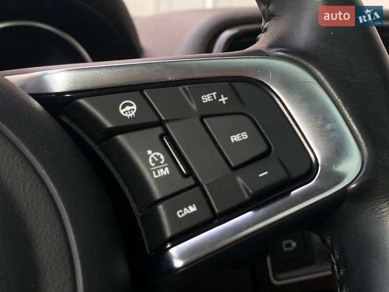 Внедорожник / Кроссовер Jaguar F-Pace 2017 в Киеве