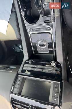Внедорожник / Кроссовер Jaguar F-Pace 2016 в 