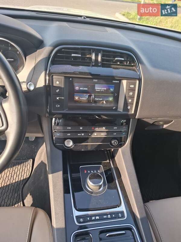 Позашляховик / Кросовер Jaguar F-Pace 2017 в Черкасах