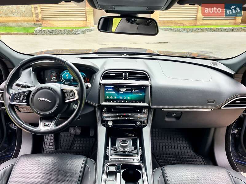Внедорожник / Кроссовер Jaguar F-Pace 2017 в Чернигове
