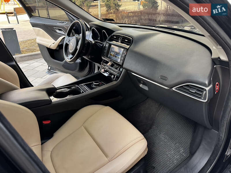 Внедорожник / Кроссовер Jaguar F-Pace 2017 в Киеве
