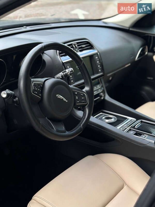 Внедорожник / Кроссовер Jaguar F-Pace 2017 в Александровке