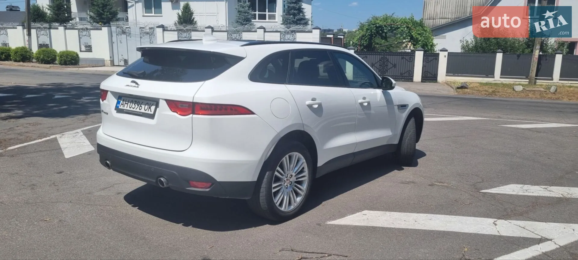 2016 Jaguar F-Pace - мініатюра 2