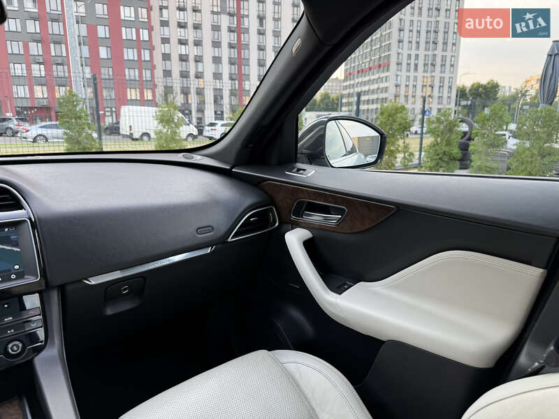 Внедорожник / Кроссовер Jaguar F-Pace 2016 в Киеве