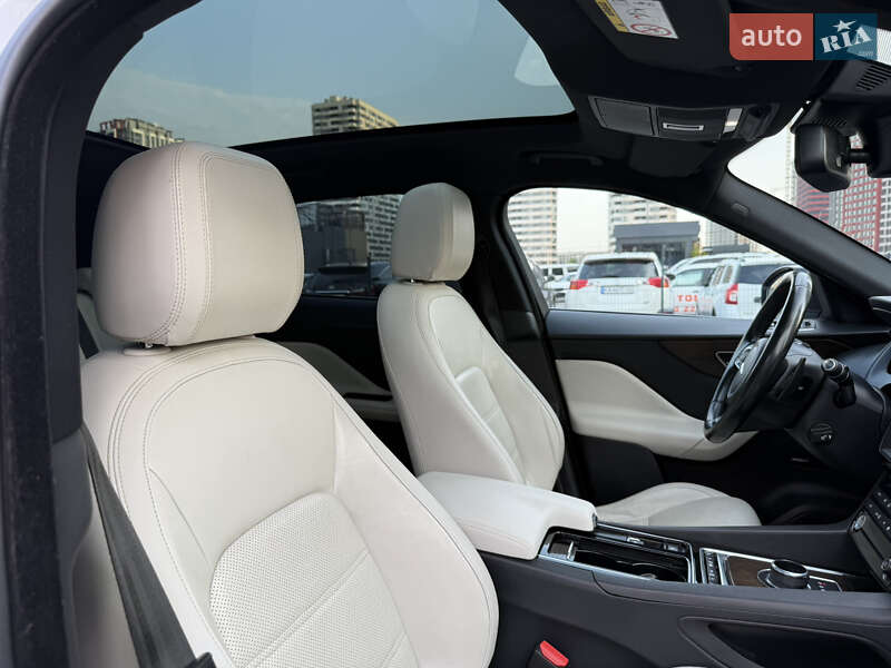 Внедорожник / Кроссовер Jaguar F-Pace 2016 в Киеве