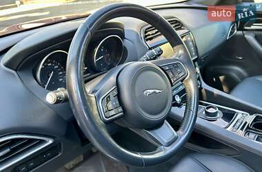 Позашляховик / Кросовер Jaguar F-Pace 2017 в 