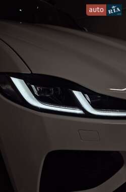 Внедорожник / Кроссовер Jaguar F-Pace 2021 в 