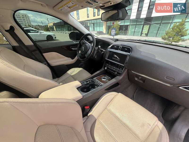 Позашляховик / Кросовер Jaguar F-Pace 2016 в Хмельницькому фото 12 Позашляховик / Кросовер Jaguar F-Pace 2016 в Хмельницькому