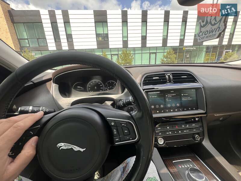 Позашляховик / Кросовер Jaguar F-Pace 2016 в Хмельницькому фото 18 Позашляховик / Кросовер Jaguar F-Pace 2016 в Хмельницькому