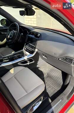 Внедорожник / Кроссовер Jaguar F-Pace 2018 в 