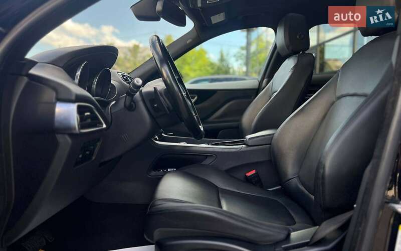 Внедорожник / Кроссовер Jaguar F-Pace 2016 в Ивано-Франковске