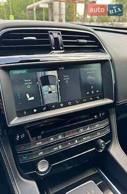 Внедорожник / Кроссовер Jaguar F-Pace 2016 в 