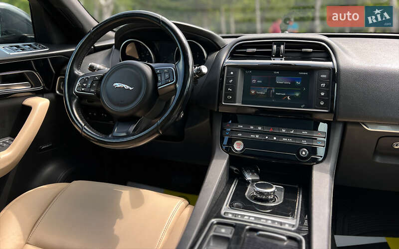 Внедорожник / Кроссовер Jaguar F-Pace 2017 в Львове фото 15 Внедорожник / Кроссовер Jaguar F-Pace 2017 в Львове