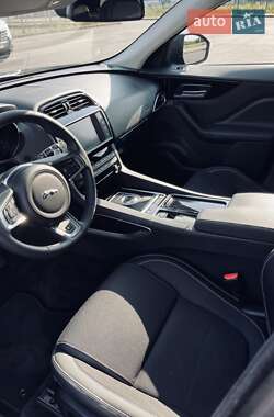 Позашляховик / Кросовер Jaguar F-Pace 2017 в 