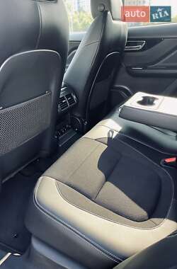 Позашляховик / Кросовер Jaguar F-Pace 2017 в 