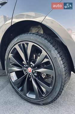 Позашляховик / Кросовер Jaguar F-Pace 2017 в 