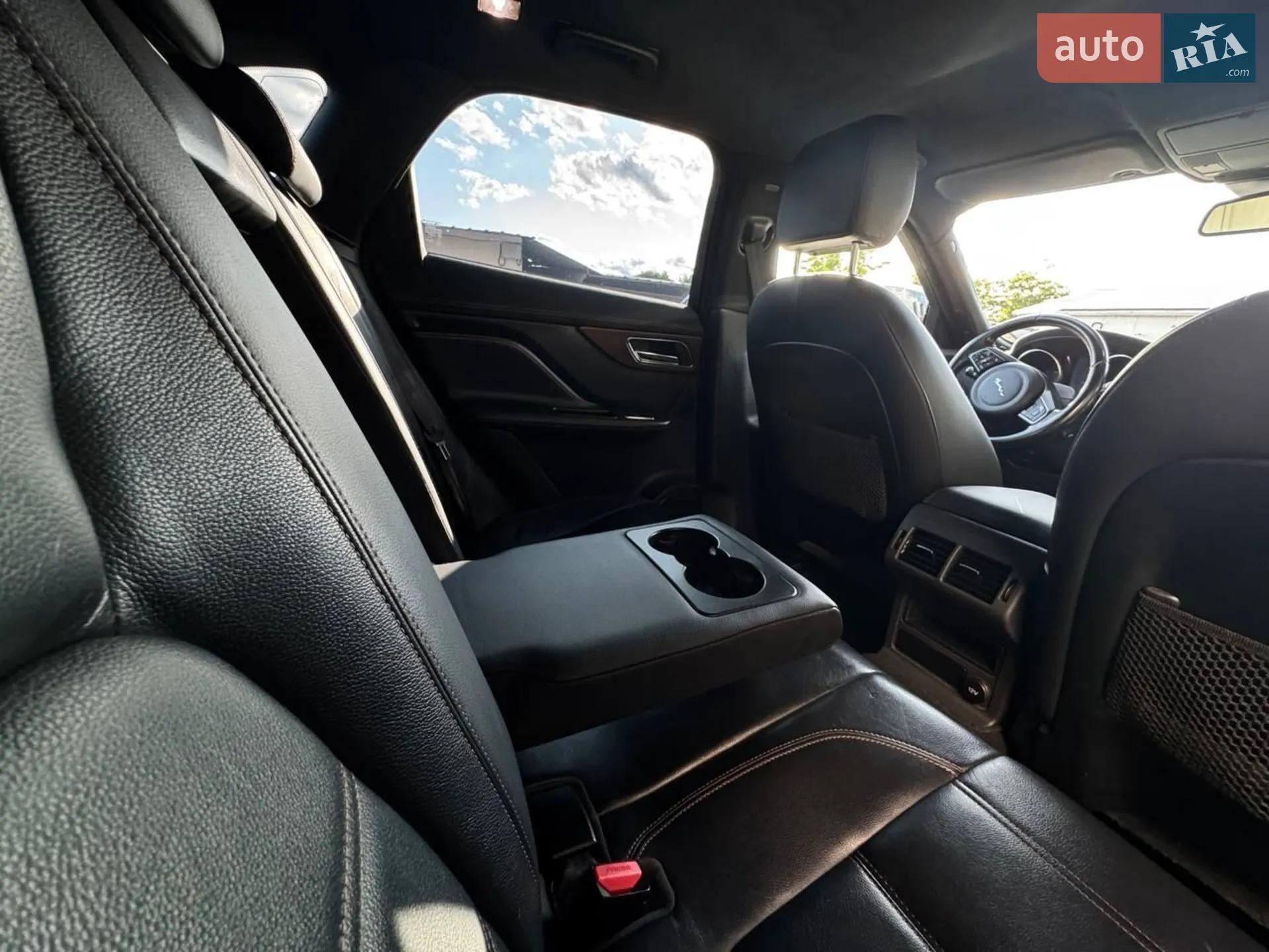 2018 Jaguar F-Pace - мініатюра 25
