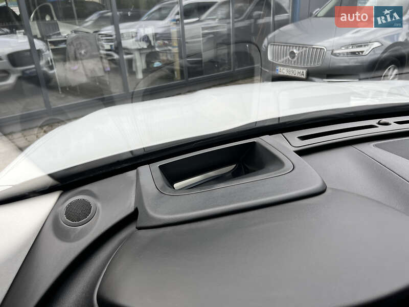 Внедорожник / Кроссовер Jaguar F-Pace 2017 в Нововолынске