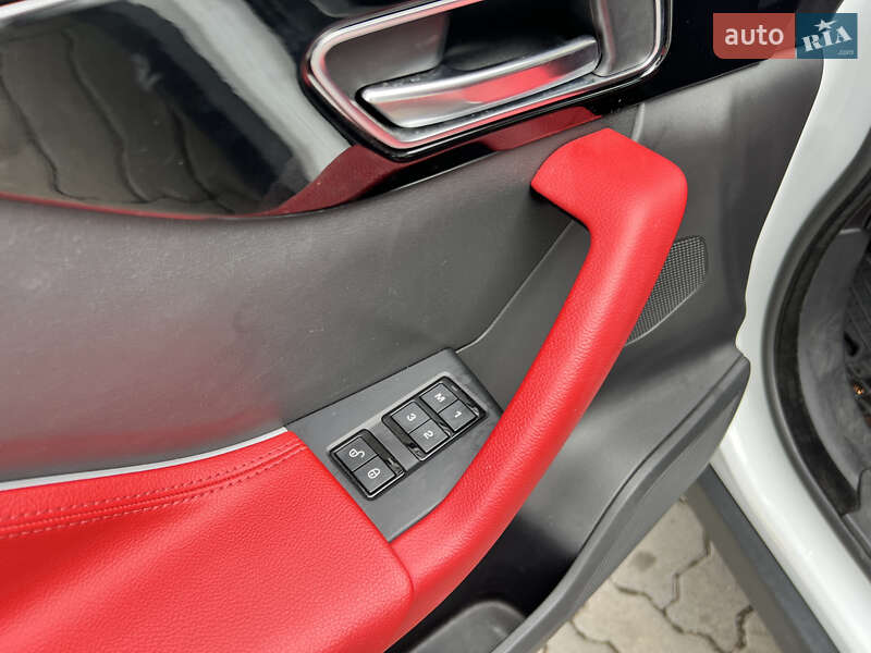 Внедорожник / Кроссовер Jaguar F-Pace 2017 в Нововолынске