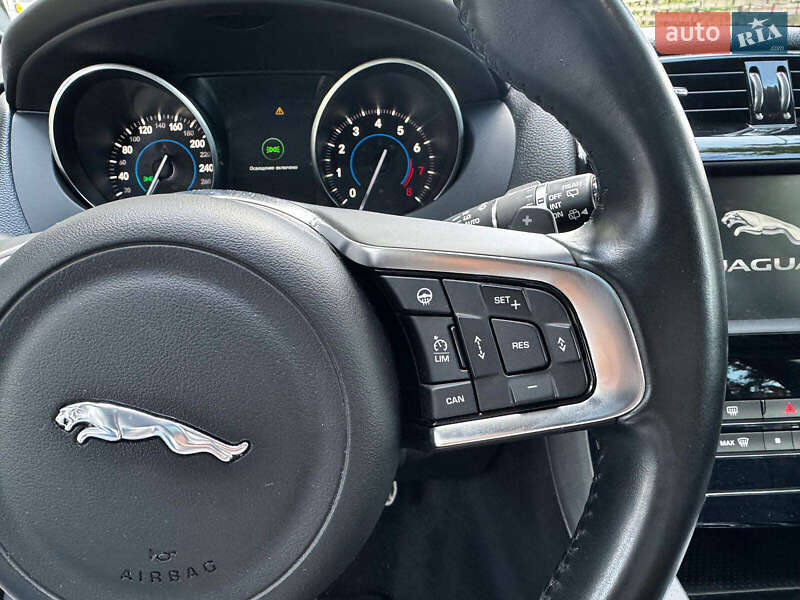 Внедорожник / Кроссовер Jaguar F-Pace 2016 в Киеве