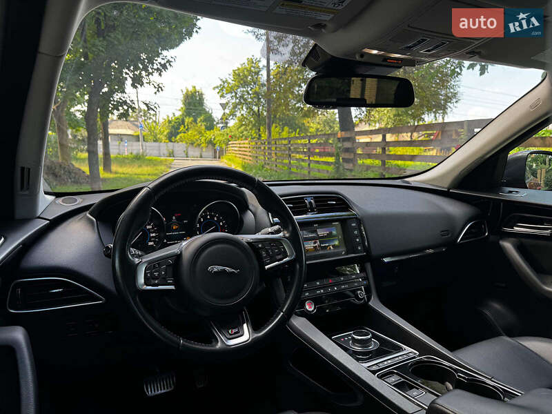 Внедорожник / Кроссовер Jaguar F-Pace 2016 в Киеве