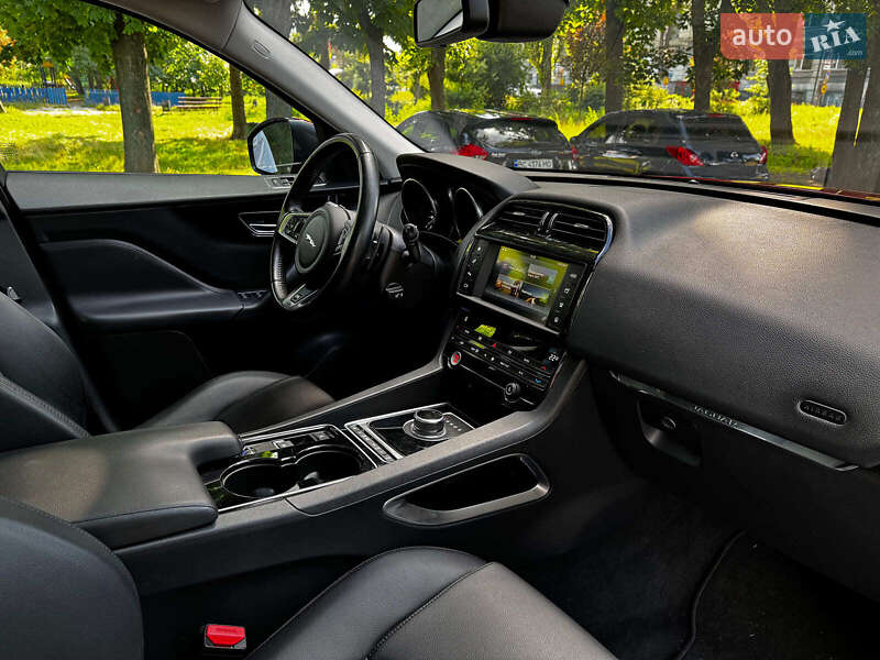 Внедорожник / Кроссовер Jaguar F-Pace 2016 в Киеве