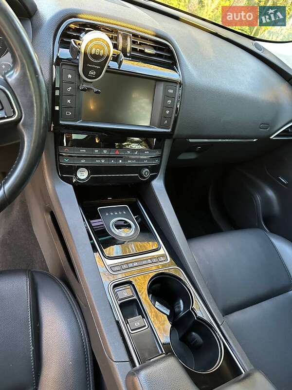 Позашляховик / Кросовер Jaguar F-Pace 2017 в Ірпені фото 23 Позашляховик / Кросовер Jaguar F-Pace 2017 в Ірпені