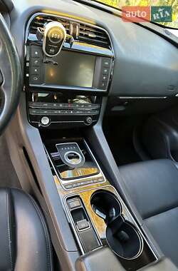 Внедорожник / Кроссовер Jaguar F-Pace 2017 в 