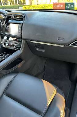 Внедорожник / Кроссовер Jaguar F-Pace 2017 в 