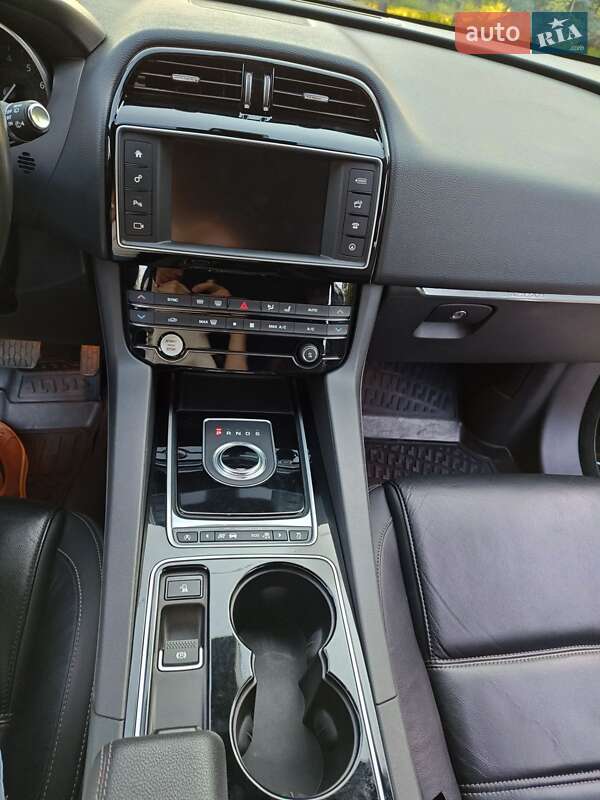 Внедорожник / Кроссовер Jaguar F-Pace 2017 в Житомире
