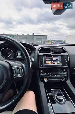 Внедорожник / Кроссовер Jaguar F-Pace 2017 в 