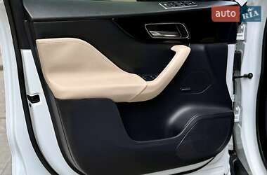 Внедорожник / Кроссовер Jaguar F-Pace 2018 в 