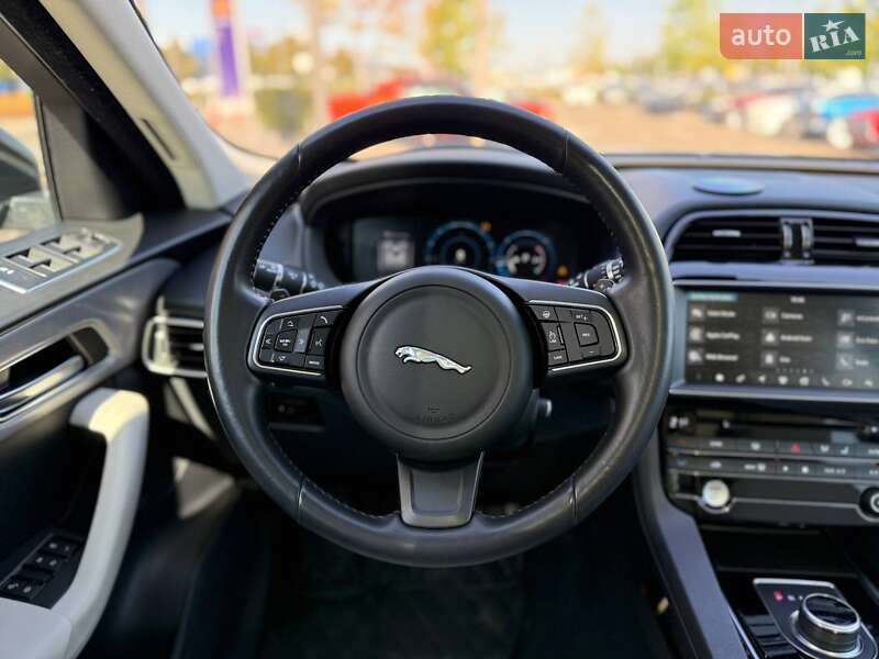 Внедорожник / Кроссовер Jaguar F-Pace 2017 в Киеве фото 25 Внедорожник / Кроссовер Jaguar F-Pace 2017 в Киеве