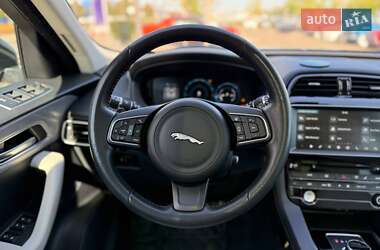 Внедорожник / Кроссовер Jaguar F-Pace 2017 в 