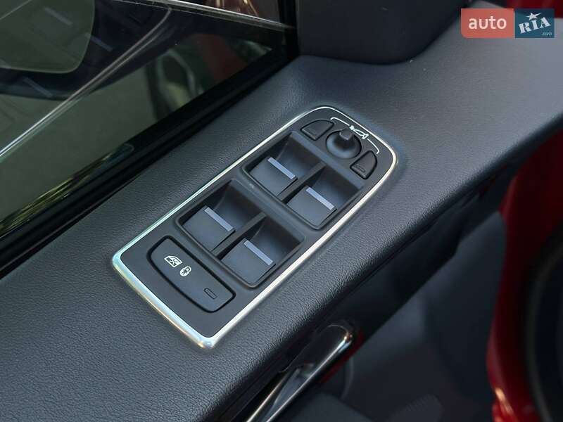 Внедорожник / Кроссовер Jaguar F-Pace 2016 в Одессе фото 25 Внедорожник / Кроссовер Jaguar F-Pace 2016 в Одессе