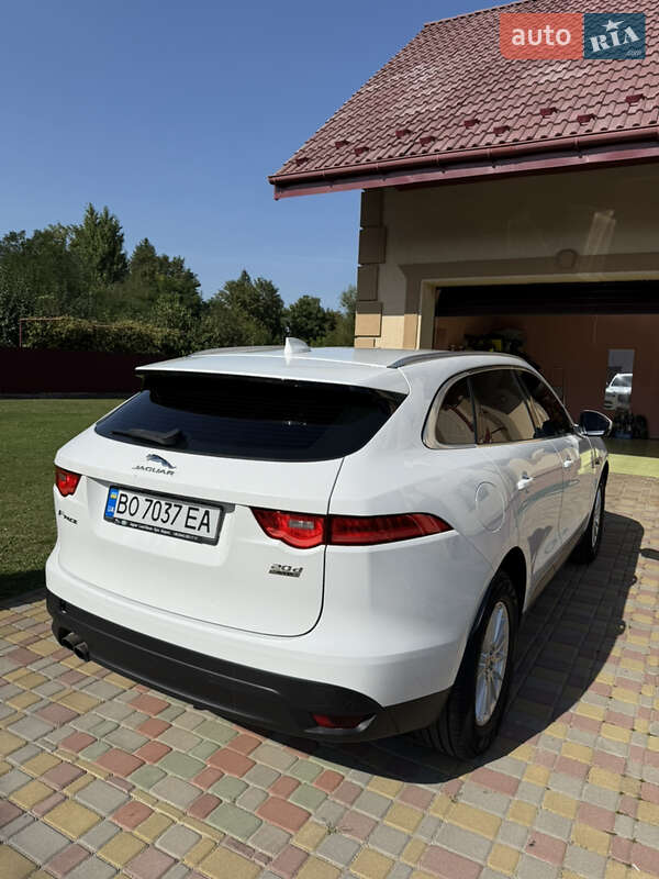 Позашляховик / Кросовер Jaguar F-Pace 2016 в Стрию